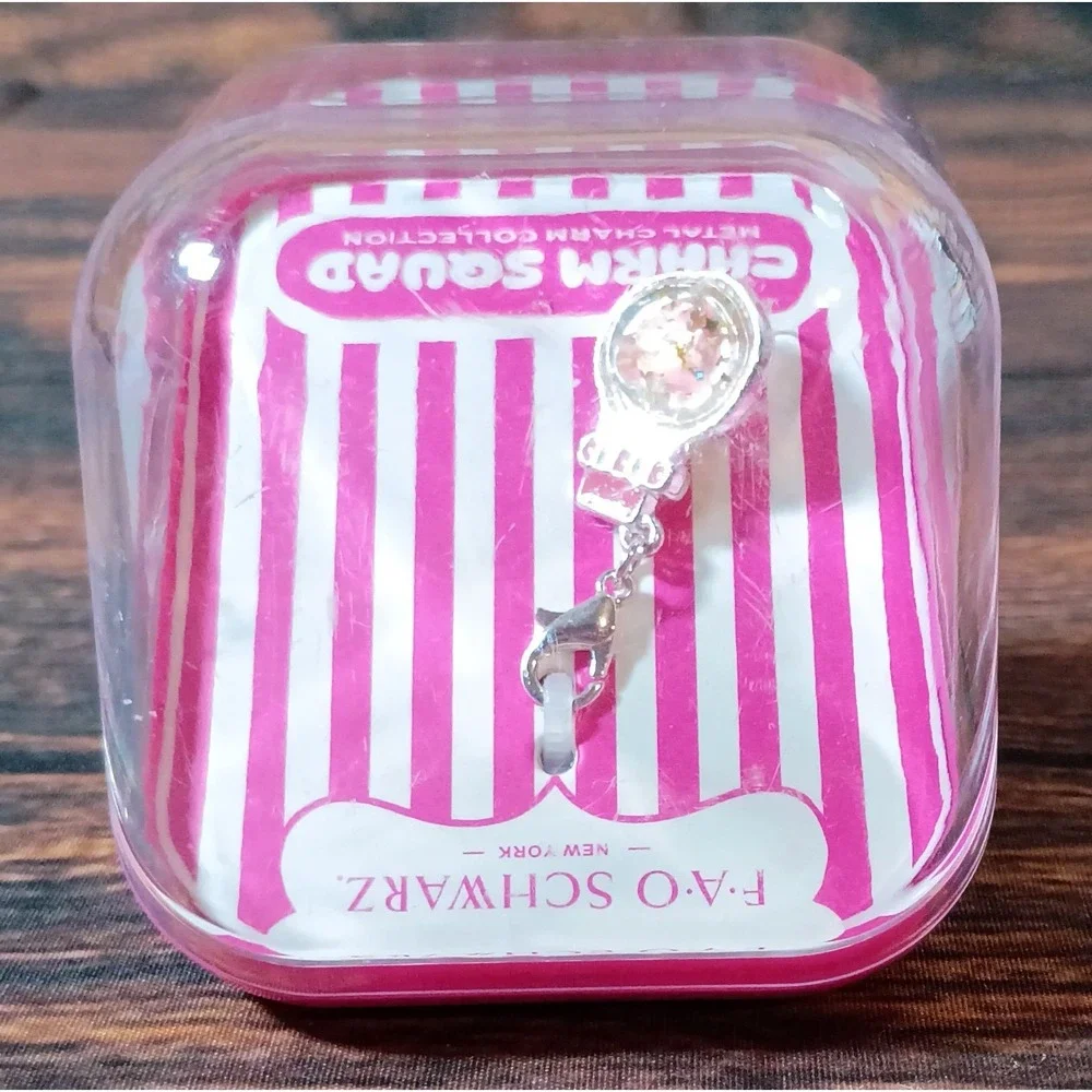 FAO Schwarz Charm Squad Metal Charm Gold Star Glitter Snow Globe Silver Tone NEW